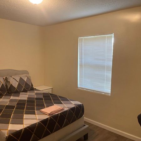 Private Queen Bedroom C Shared Common Spaces Fort Pierce Luaran gambar