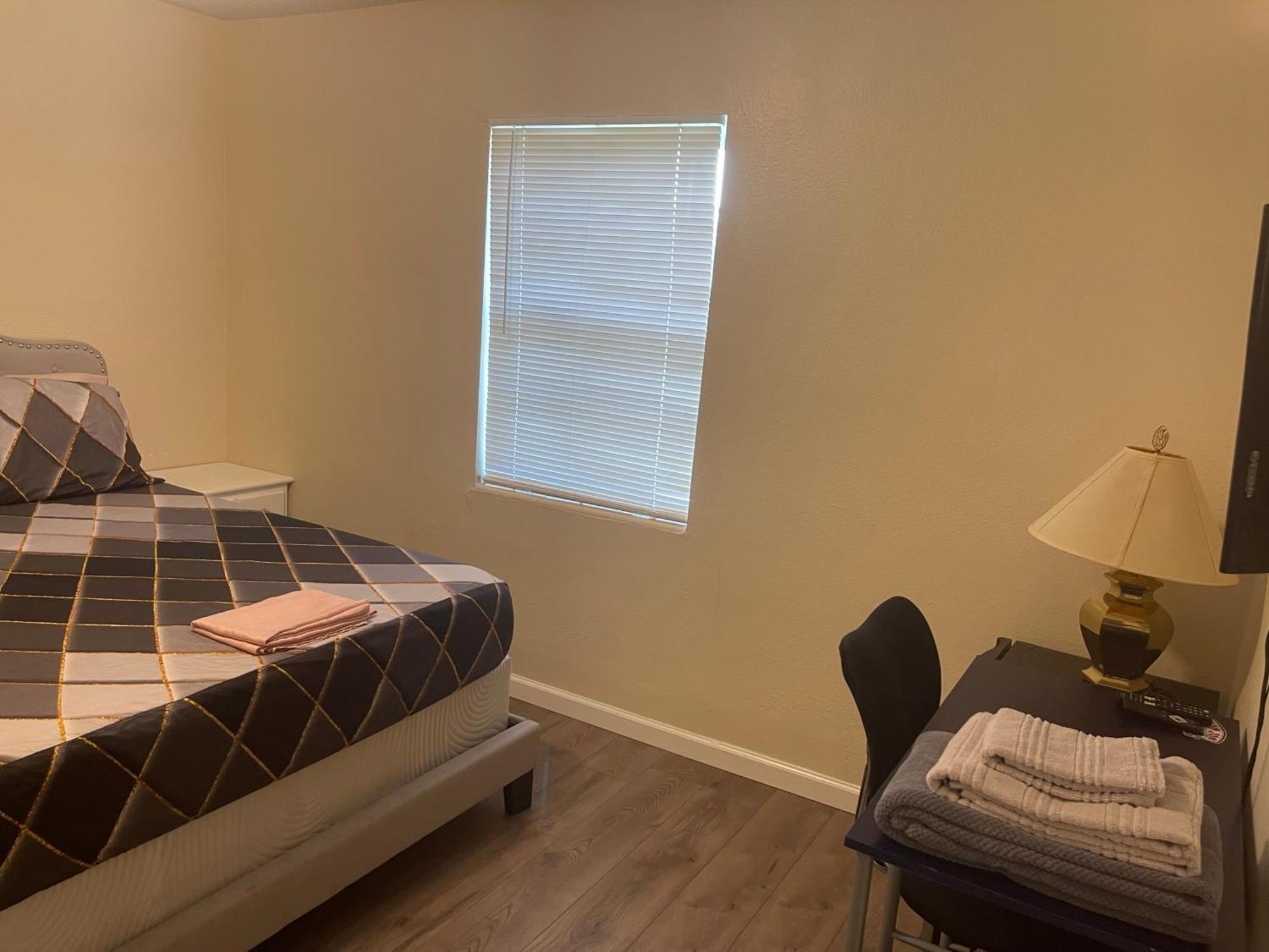 Private Queen Bedroom C Shared Common Spaces Fort Pierce Luaran gambar